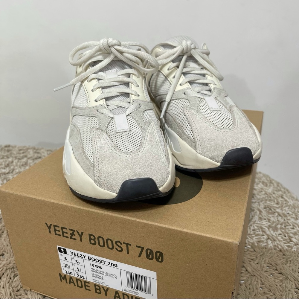 YEEZY BOOST 700 ANALOG